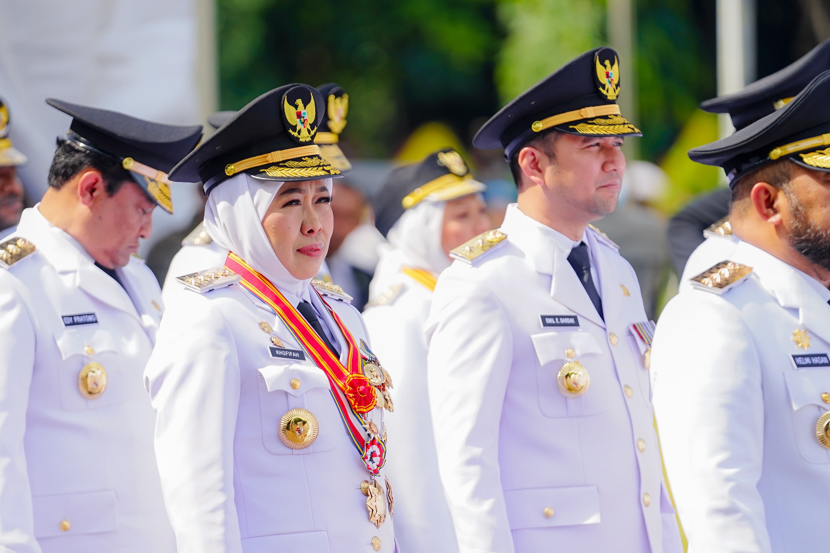 Khofifah dan Emil saat berjalan menuju lokasi pelantikan, Jakarta, Kamis 20 Februari 2025.
