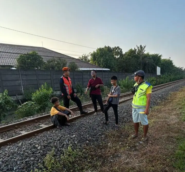 Jangan Beraktivitas di Jalur KA, Jika Melanggar Begini Akibatnya...