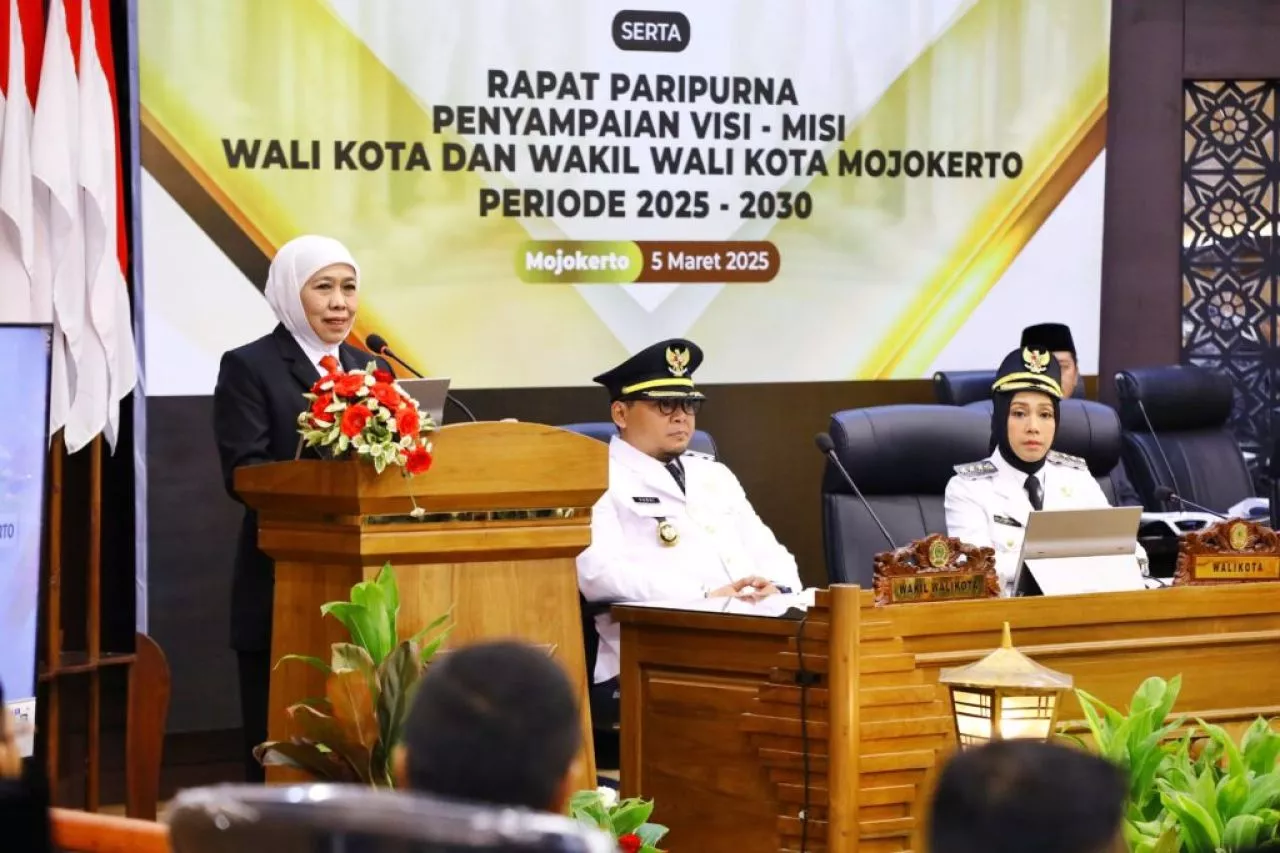 Gubernur Khofifah Hadiri Sertijab Wali Kota Mojokerto, Dorong Program Sekolah Rakyat
