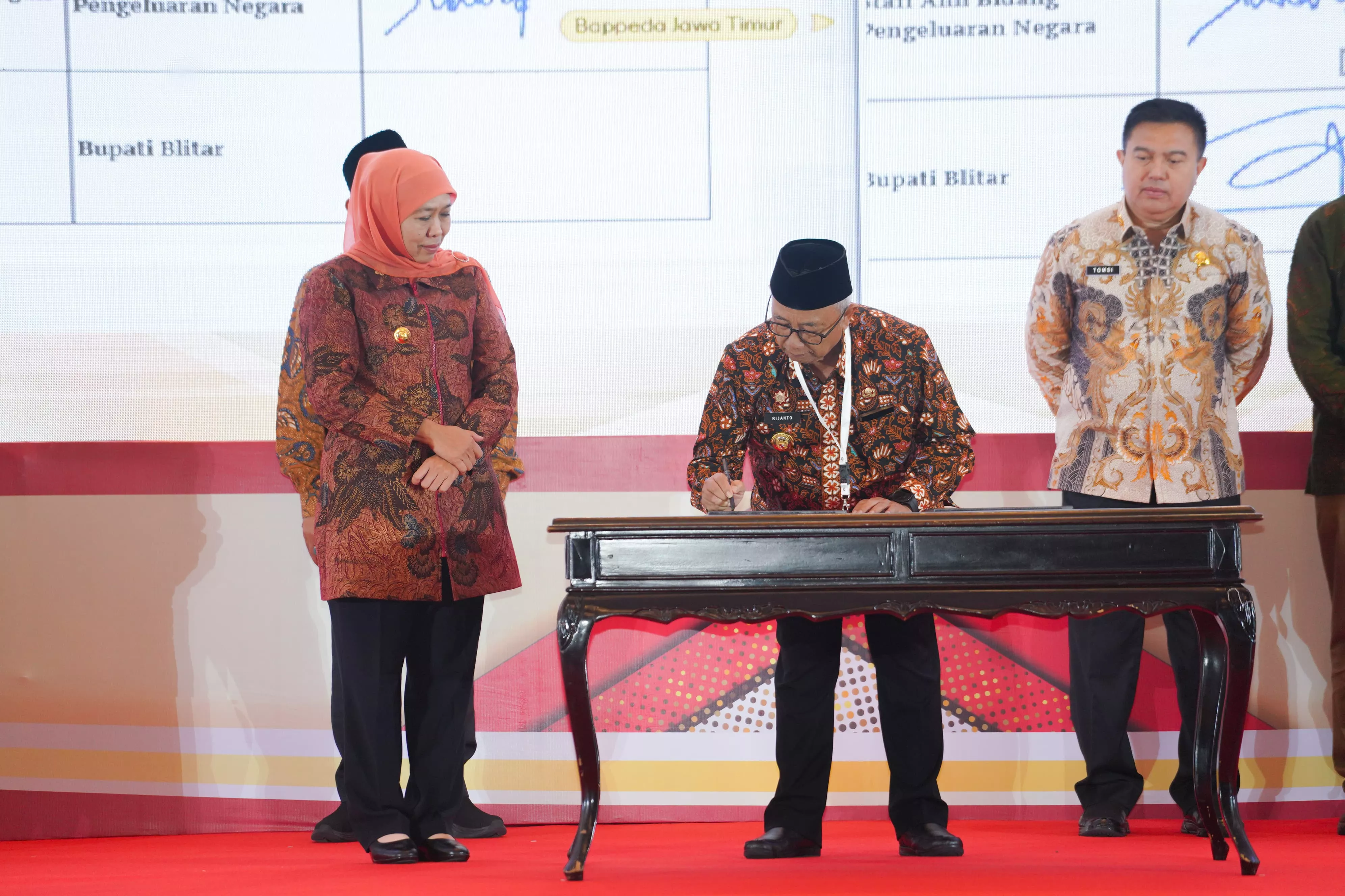 “Jahitan Strategis” Khofifah: Sinkronisasi Tiga Level Pembangunan Jadi Kunci RPJMD Jatim 2025-2029