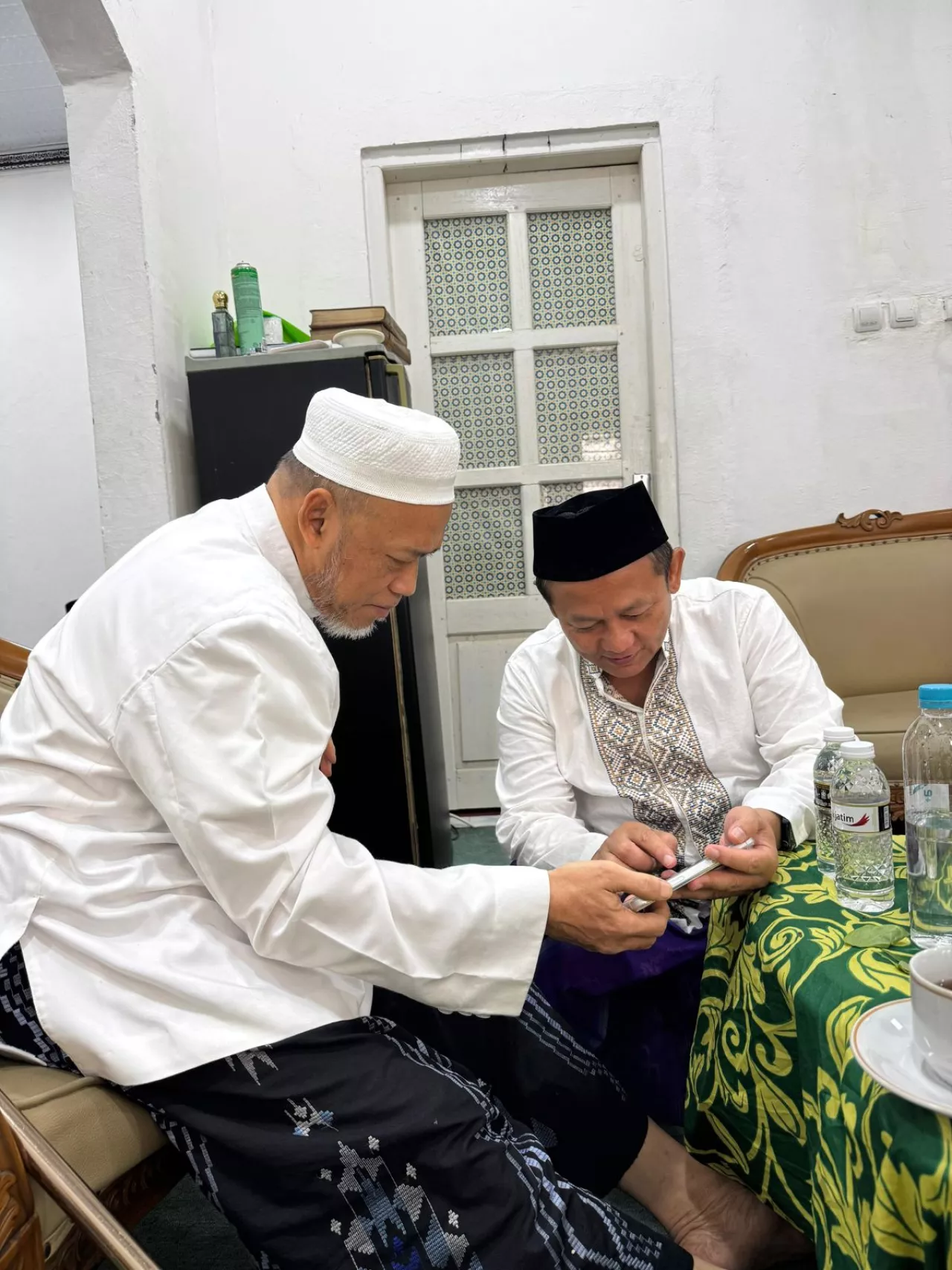 M Sarmuji bersama pengasuh Pondok Pesantren Al Khoziny.