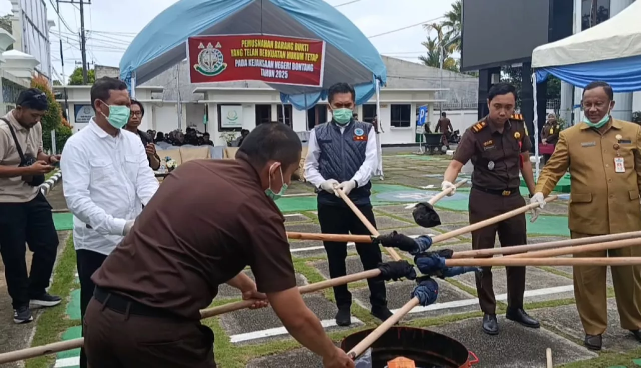 Barang Bukti Perkara di Kejari Bontang Dimusnahkan