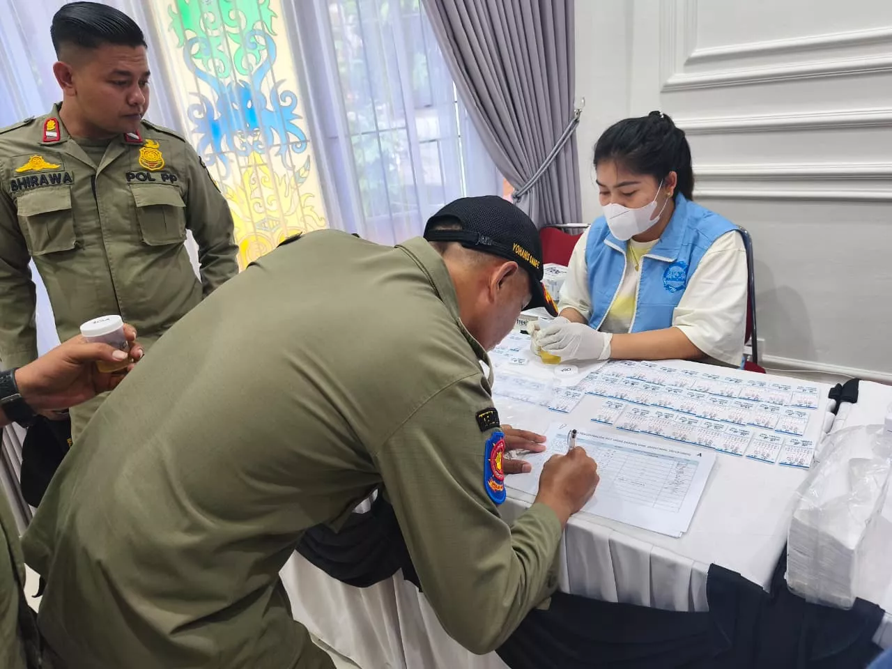 Pengarahan Akhir Tahun Berhenti Mendadak, ASN Bontang Jalani Tes Urine oleh BNN