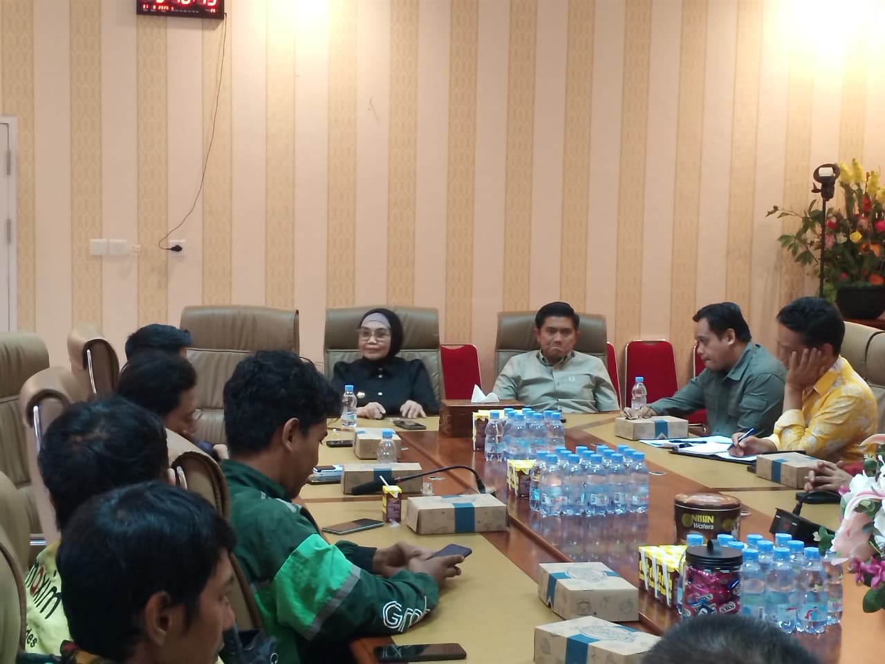 Audiensi driver Ojol dengan Wali Kota dan ketua DPRD Bontang, Minggu 31 Agustus 2025.
