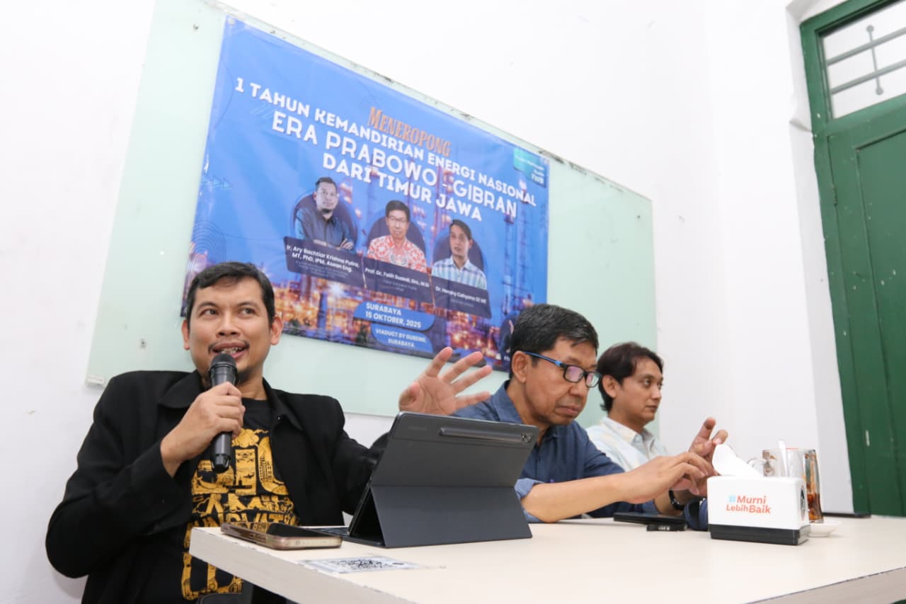 suasana diskusi publik