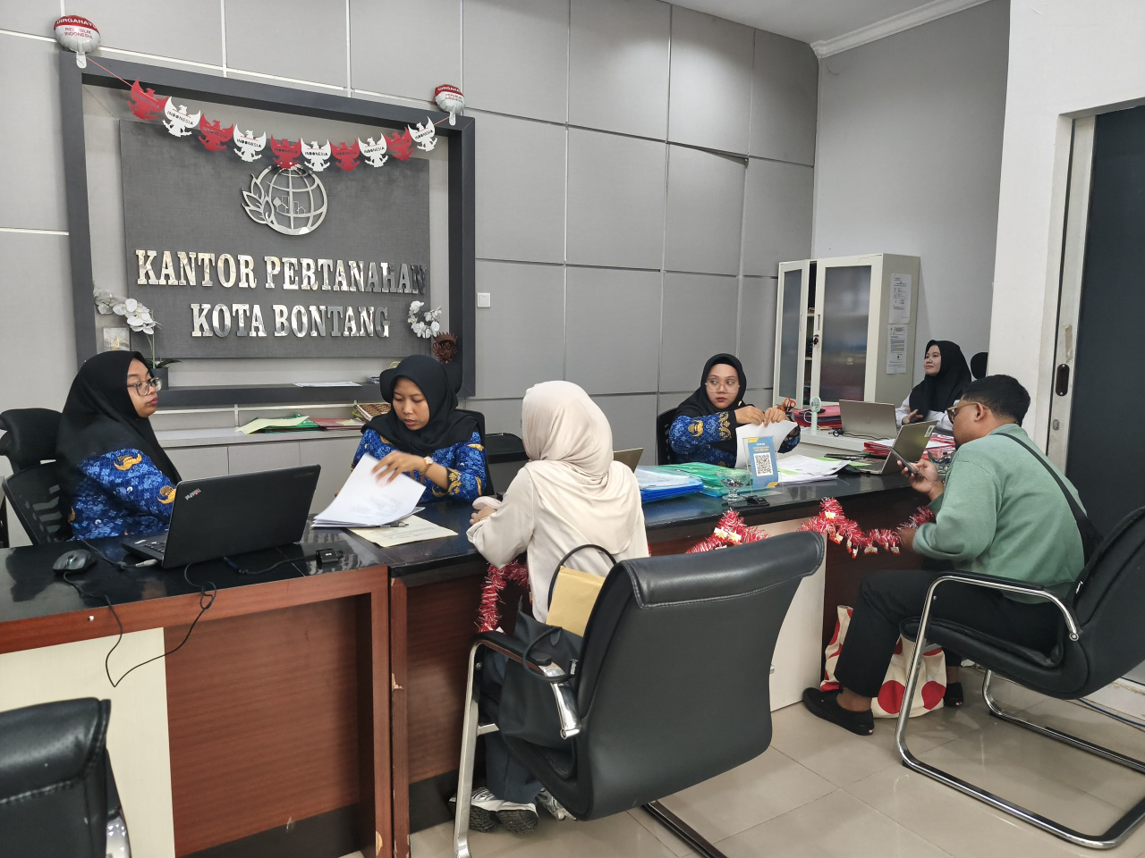 Pelayanan pengurusan tanah di kantor ATR/BPN Bontang, Rabu 1 Oktober 2025.