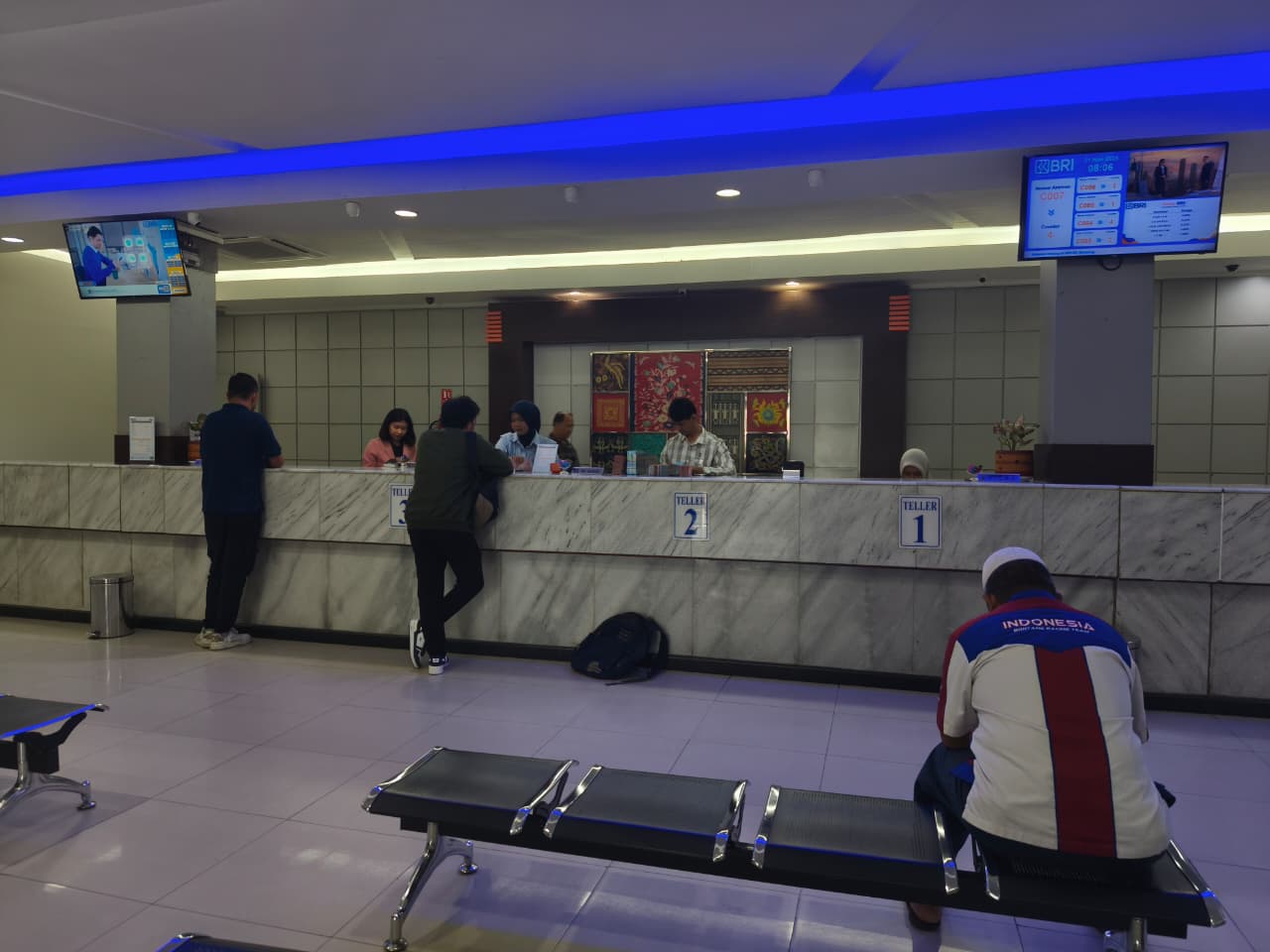 Aktivitas pelayanan di BRI cabang Bontang.