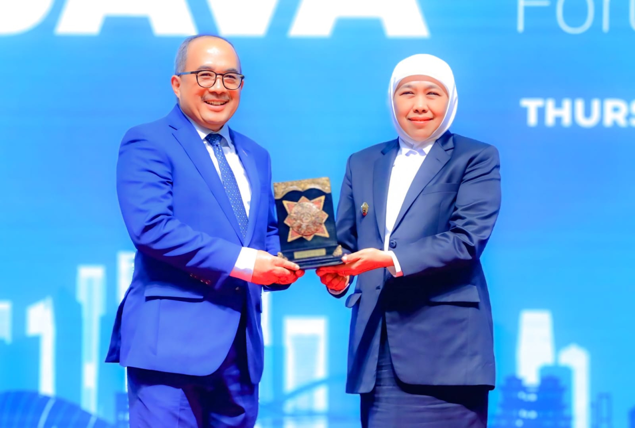 Gubernur Jatim Khofifah Indar Parawansa (kanan) dalam memimpin misi dagang di Singapura