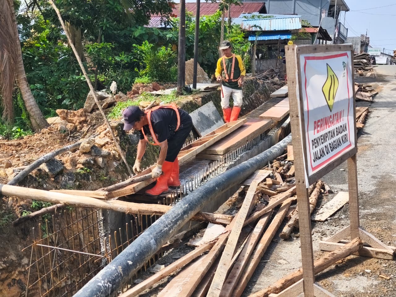 Salah satu pengerjaan drainase di Bontang. Foto ini diambil beberapa waktu lalu saat drainase itu sedang dikerjakan.