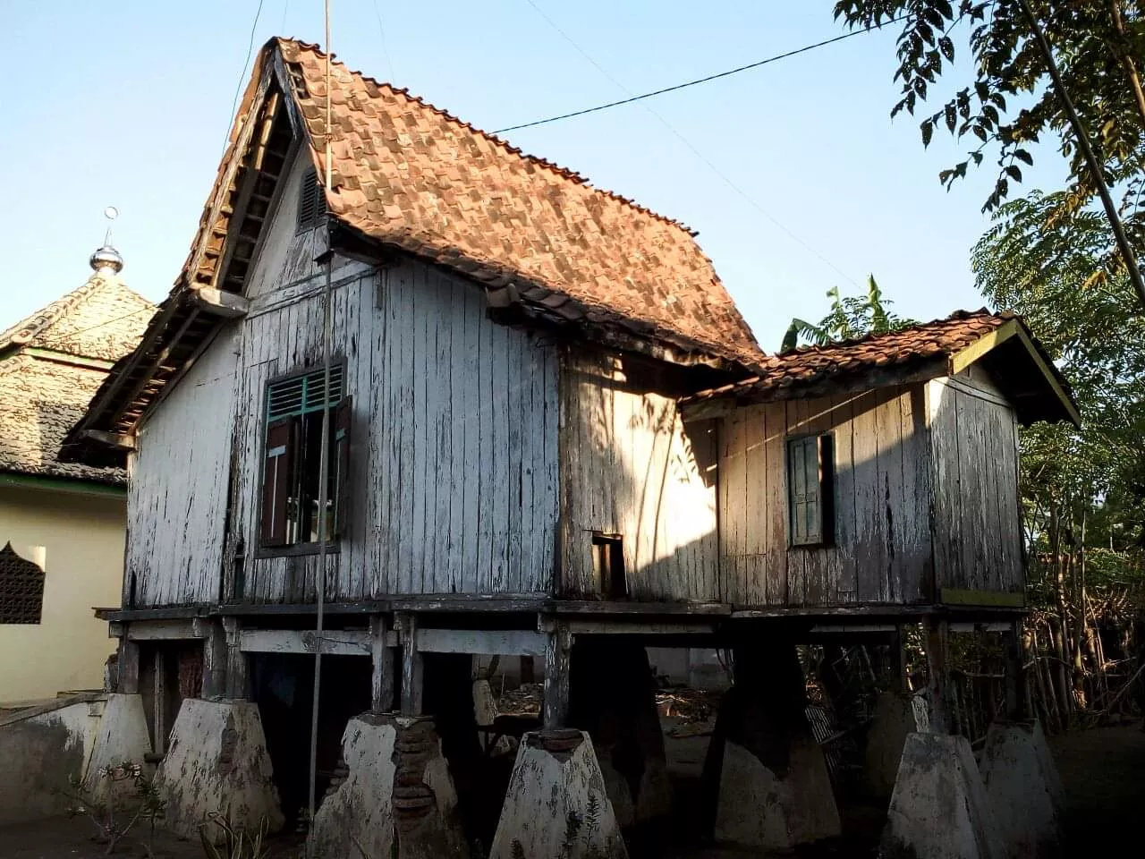Langgar bersejarah di Desa Kayuputih, Kabupaten Situbondo