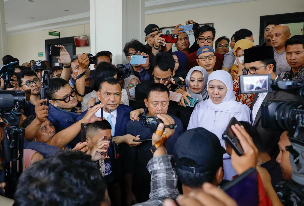 Jadi Saksi di Persidangan Tipikor, Khofifah Bantah Tuduhan Terima Ijon 30 Persen Dana Hibah Pokmas