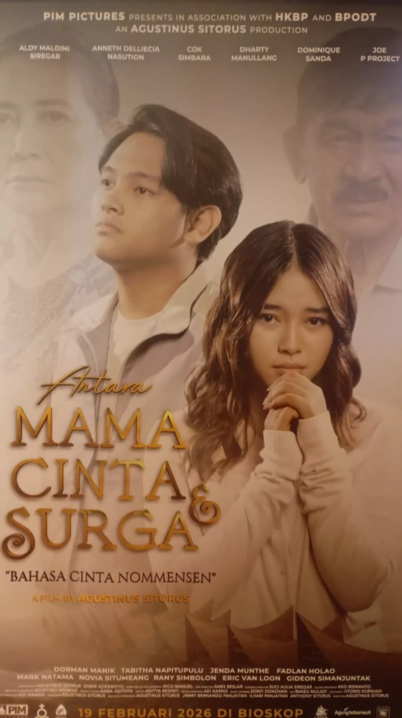 Cover film Antara Cinta, Mama dan Surga
