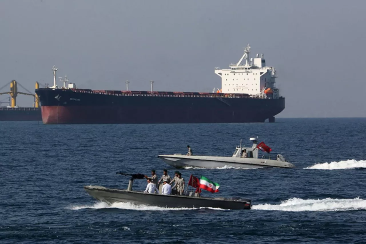 Iran Tutup Selat Hormuz, Rantai Pasok Global Terganggu