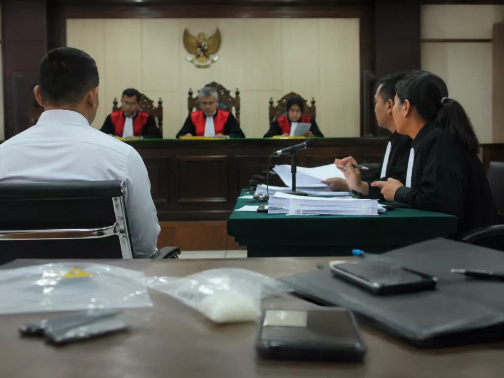 Perkara Narkotika di PN Samarinda: Perdebatan Pembuktian, Hak Tersangka, dan Pertimbangan Hakim