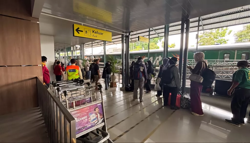 Libur Panjang, Pengguna Commuter Line Wilayah 8 Surabaya Tembus 156 Ribu Orang