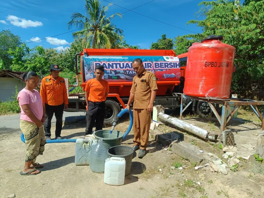 BPBD Jatim Dropping Air Bersih Antisipasi Kekeringan