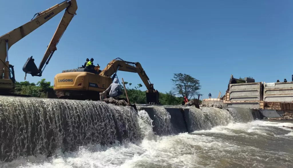 Spillway Sungai Tanggul Jember Rampung