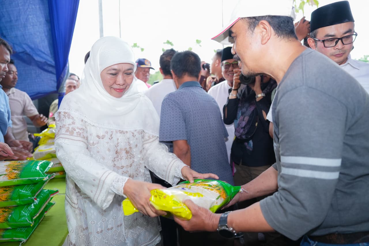 Adakan Pasar Murah, Khofifah: Komitmen Kendalikan Inflasi Jelang Ramadan