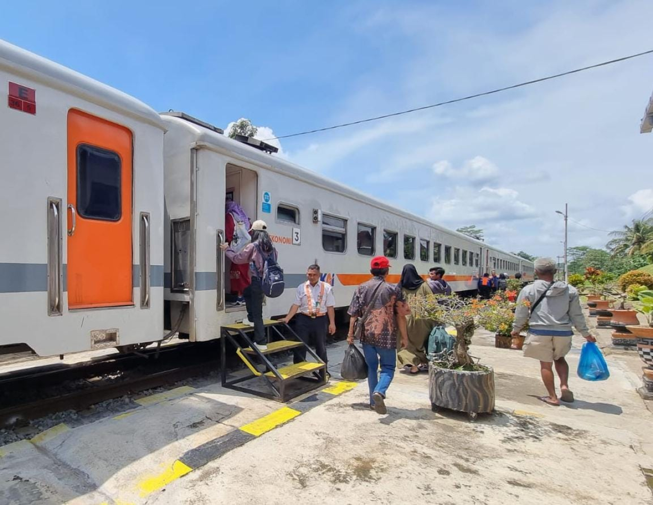 KAI Daop 8 Surabaya: Penjualan Tiket KA Jarak Jauh Capai 80 Persen