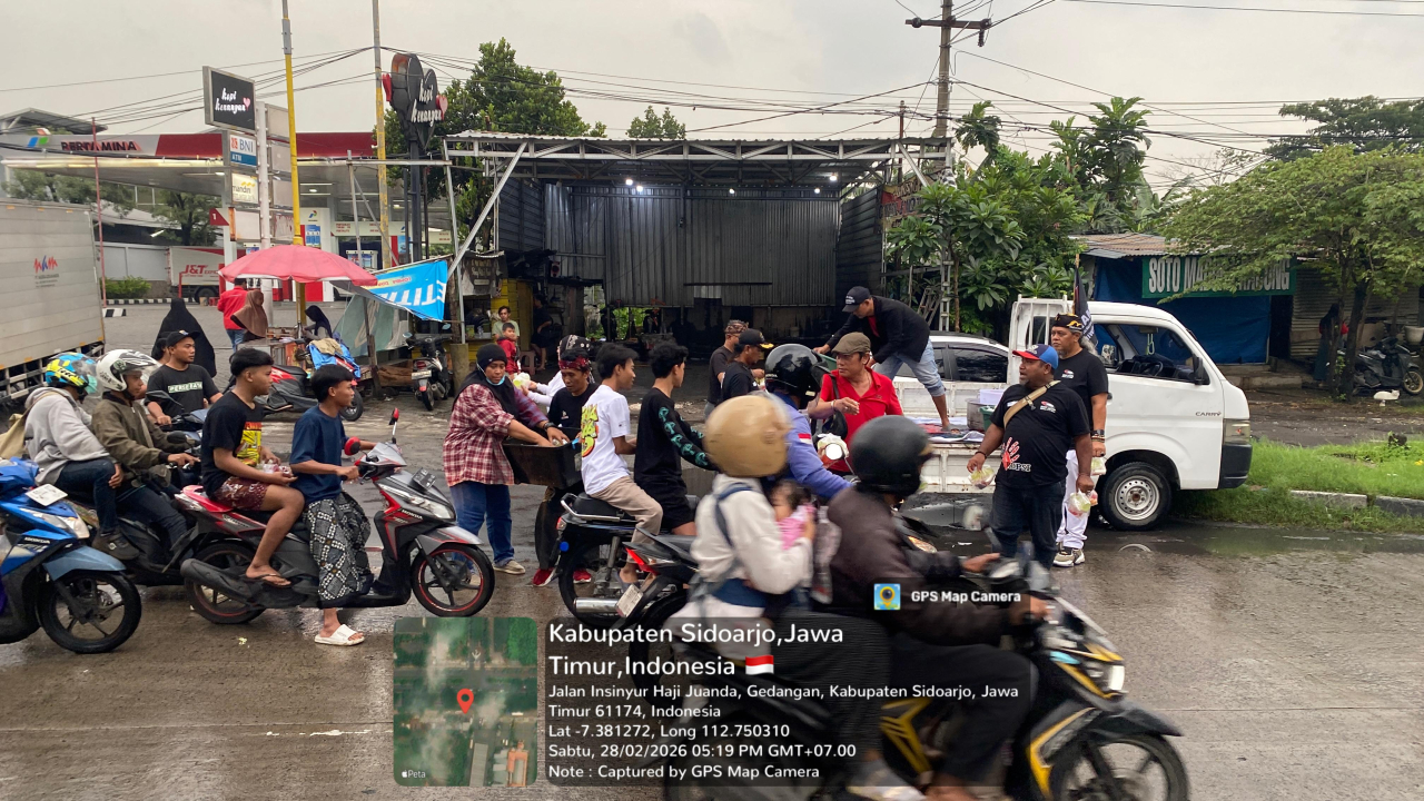 Semangat Ramadan: Tim Takjil MAKI Jatim Tebar 1.000 Paket di Jalan Raya Juanda