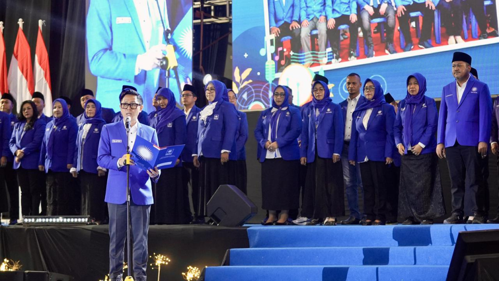 Sekretaris Jenderal DPP PAN Eko Hendro Purnomo saat membacakan surat keputusan saat pelantikan pengurus PAN di tingkat provinsi dan kabupaten/kota se-Kaltim di konvention hall Sempaja, Sabtu, 25 April 2026.