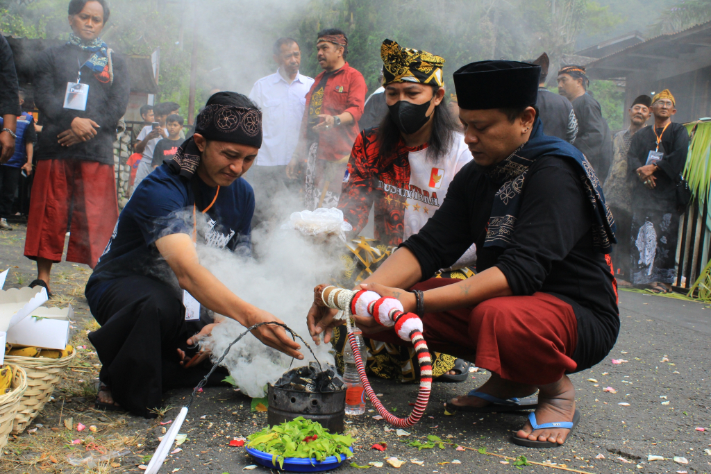 Prosesi budaya Ngarak Banteng