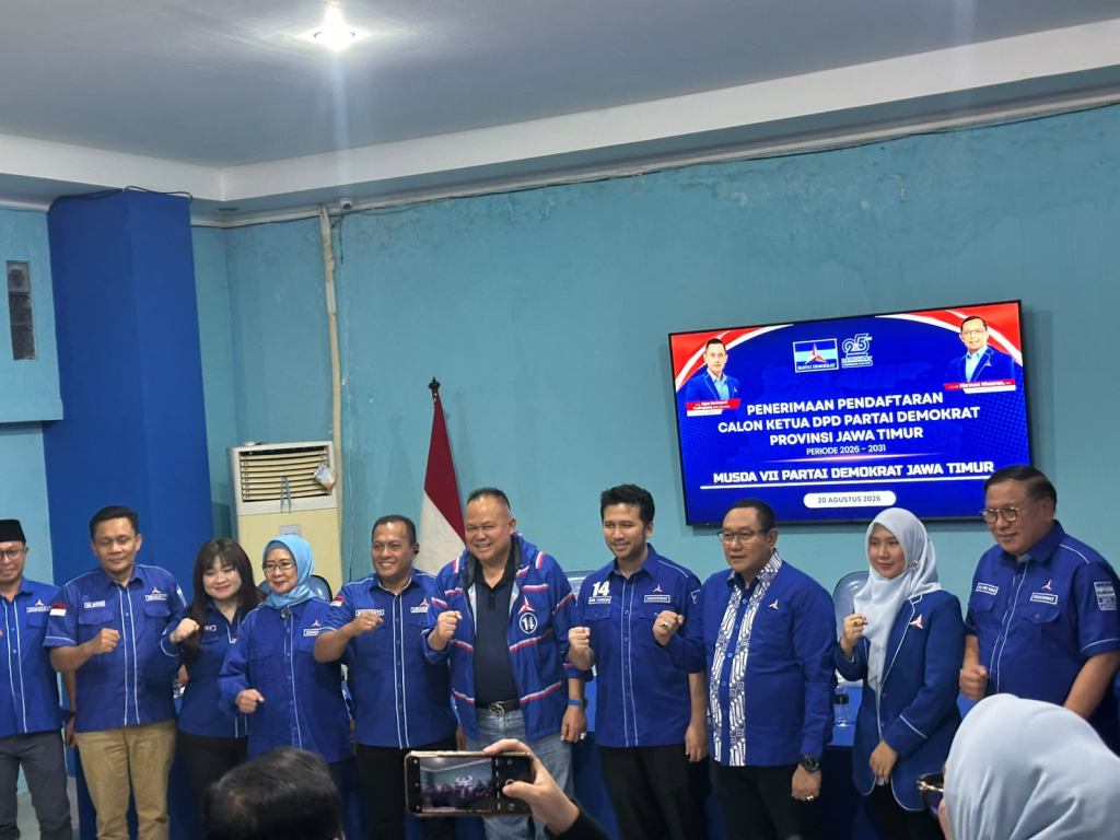 Emil Elestianto Dardak saat mendaftar sebagai bakal calon ketua DPD Demokrat Jatim