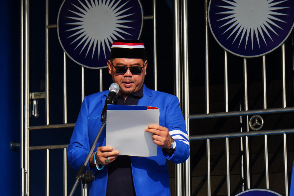 Ketua DPW PAN Kaltim Erwin Izharuddin saat memimpin upacara peringatan HUT RI ke-81 di kantor PAN Kaltim, Jalan Teuku Umar, Samarinda, Senin, 17 Agustus 2026.