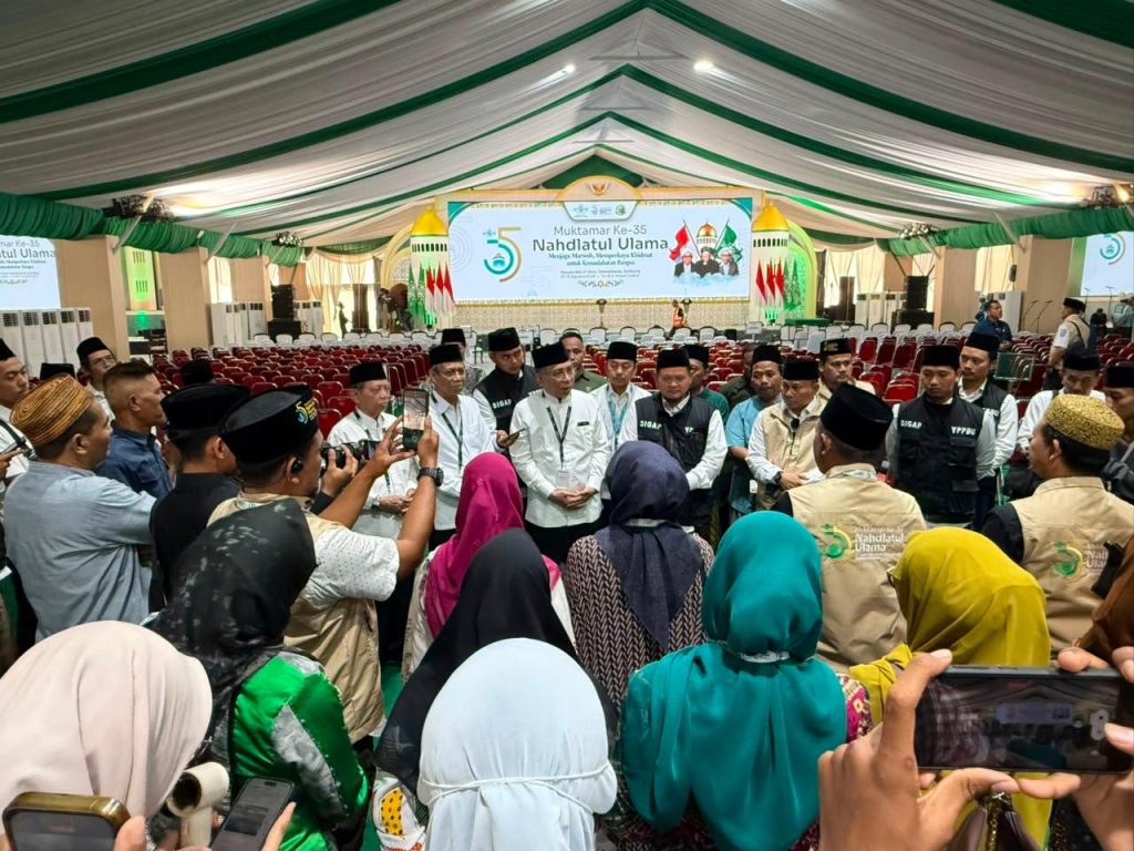 Gus Yahya Tinjau Arena Muktamar