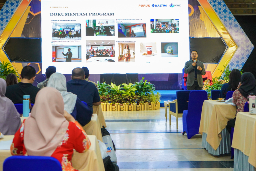 Pelatihan penggunaan AI kepada pelaku UMKM yang difasilitasi PT Pupuk Kaltim