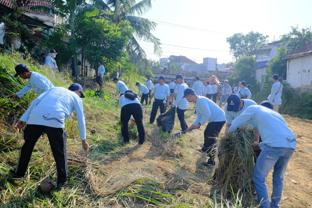 Bersih-bersih Dinas PU SDA Jatim peringati Hari Sungai Nasional