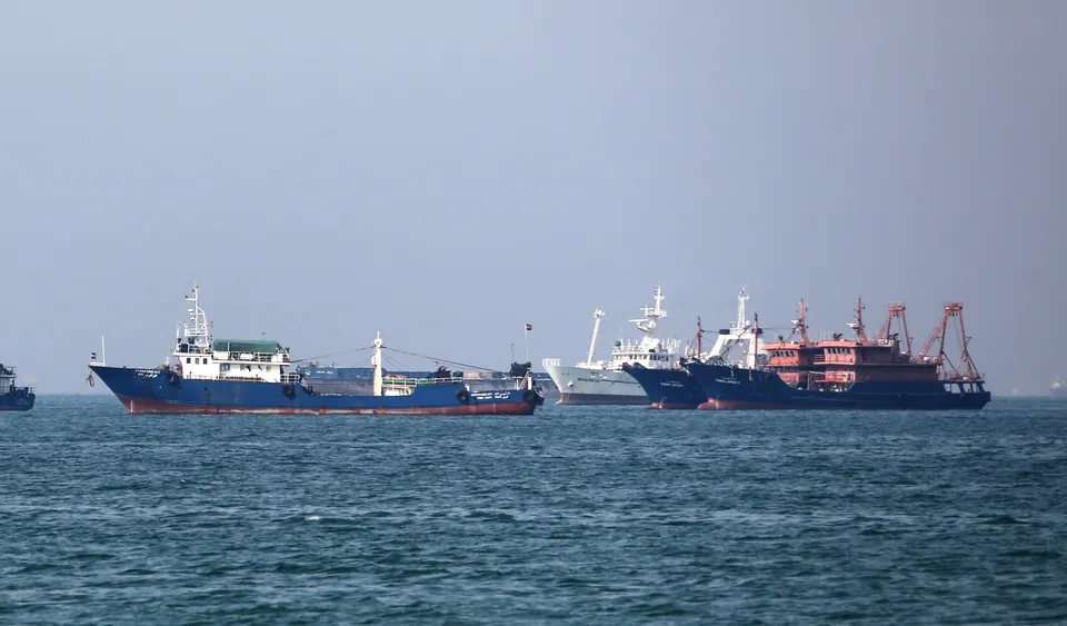 Beberapa kapal kargo di Selat Hormuz (AFP)