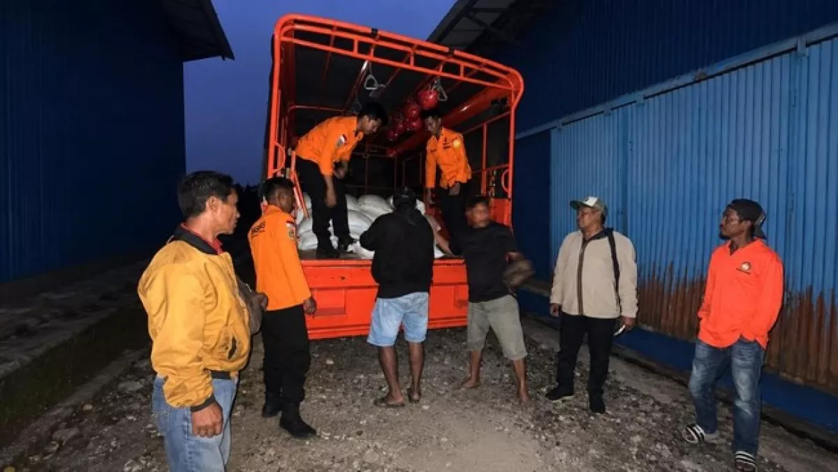 Truk bantuan pangan dari Bulog. (Bulog)