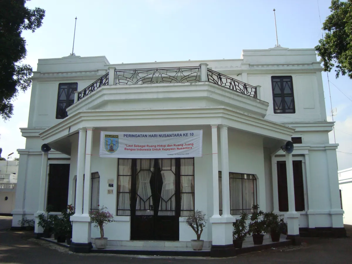 Gedung Papak yang kini digunakan sebagai kantor Wali Kota Salatiga. (Sumber: Wikipedia)