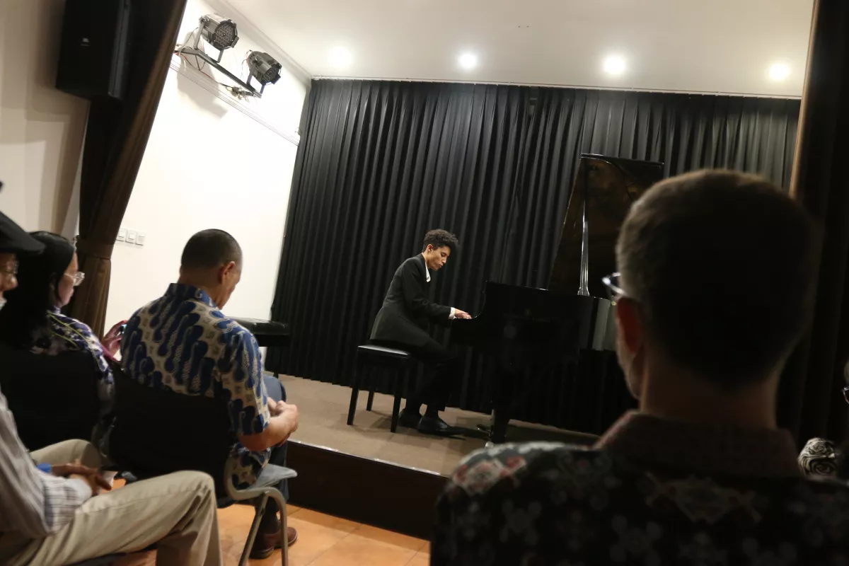 Penampilan Edmund Kuhl di  Wisma Jerman Surabaya, Ruang Halle, konser pada Sabtu, 12 September 2026 untuk menghormati Bach yang dikaguminya.
