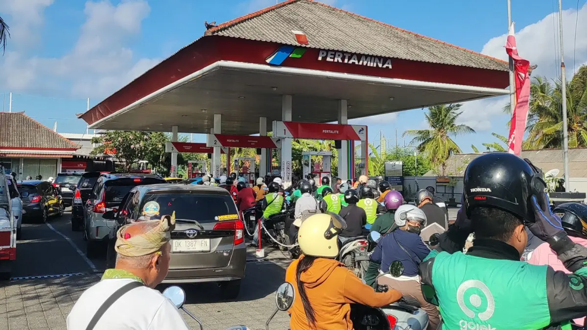 Antrean BBM di Bali, Gubernur dan Pertamina Percepat Distribusi, Polda Tangkap Lima Terduga Penimbun