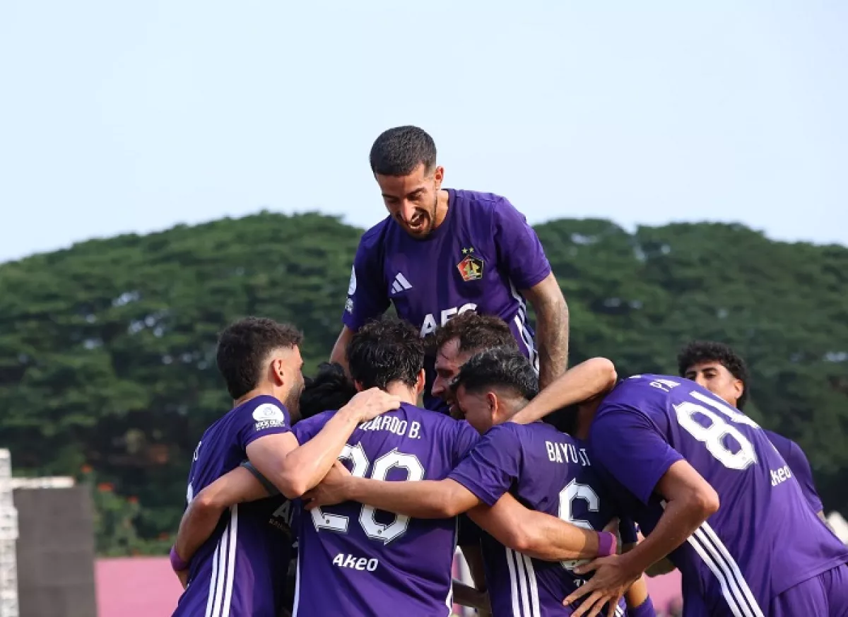 Diwarnai Kartu Merah, Persik Kediri Gilas Madura United di Kandang